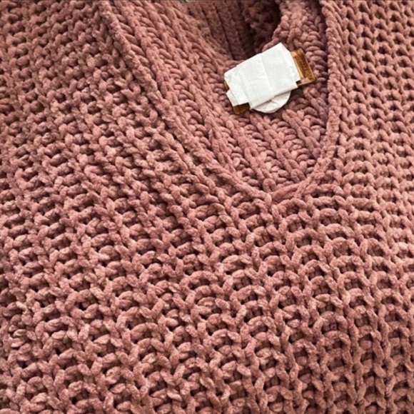 POL Soft Red Bean Knit Sweater in Medium - Picture 7 of 7
